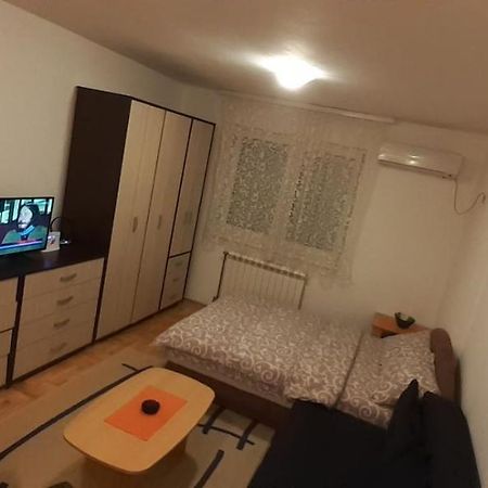 Sirmijum Hause Lägenhet Sremska Mitrovica Exteriör bild