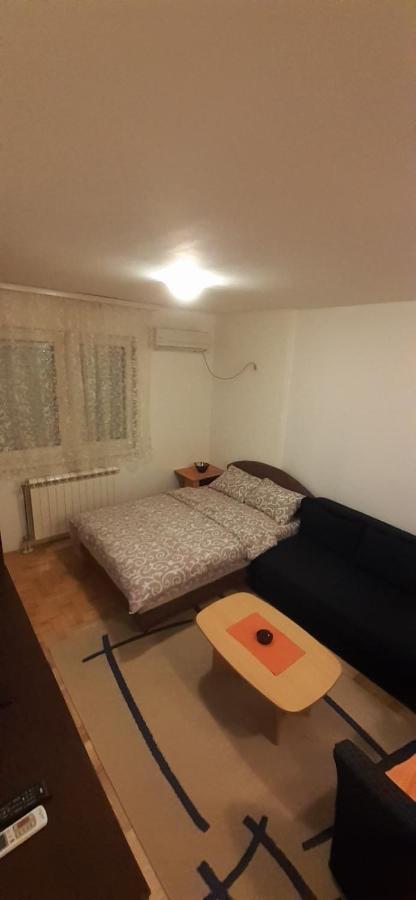 Sirmijum Hause Lägenhet Sremska Mitrovica Exteriör bild